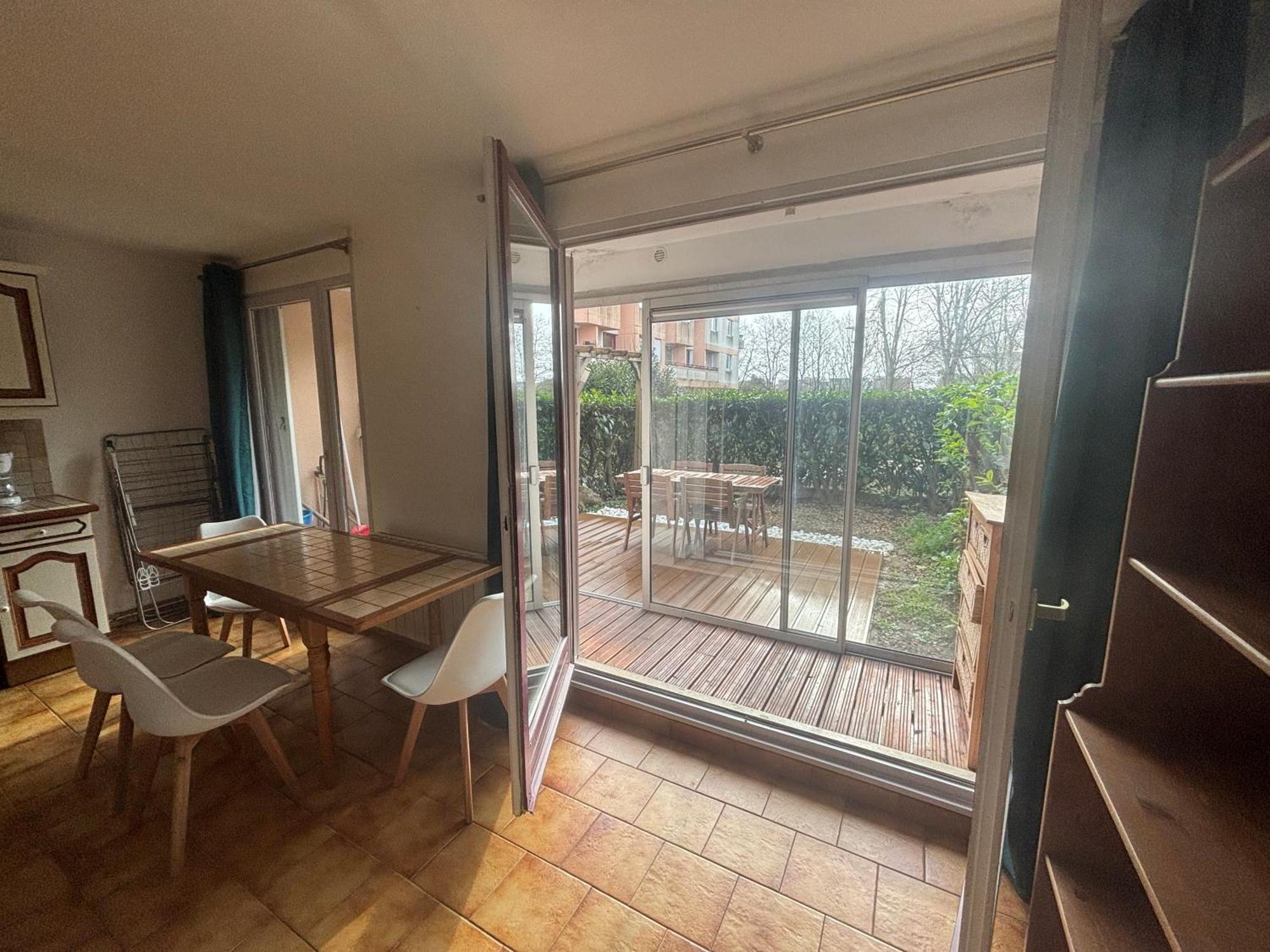 F2 Avec Terrasse, Parking Gratuit Apartment Guyancourt Ngoại thất bức ảnh